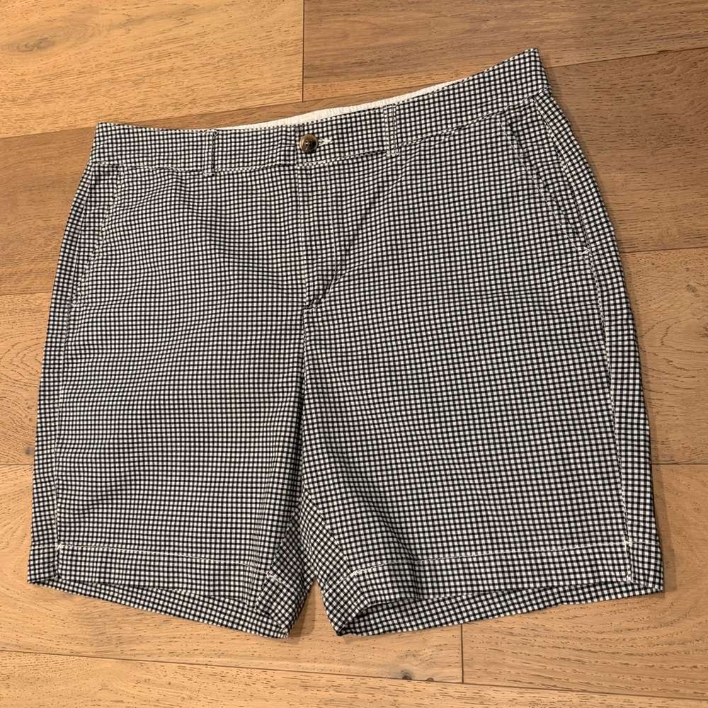 EUC size 16 Old Navy Women’s High Waisted Gingham Seersucker Everyday Shorts